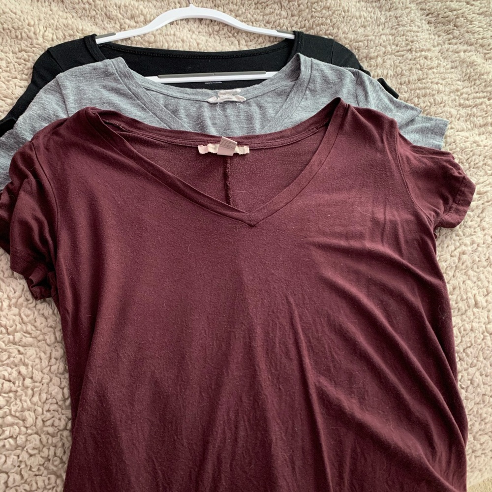 3 V-necks size small